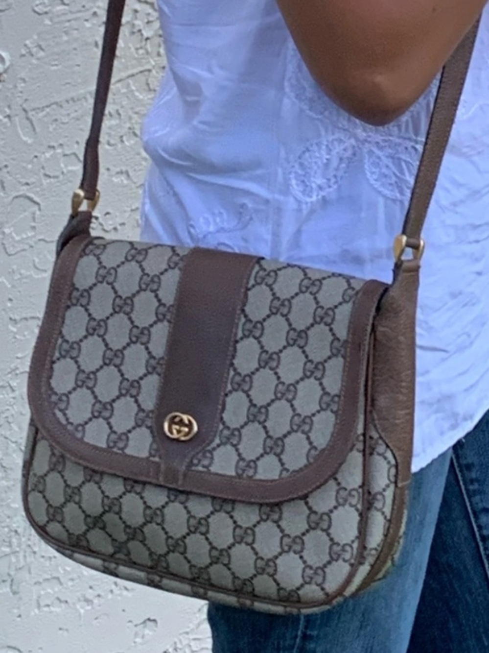 (11) GUCCI 80s Crossbody